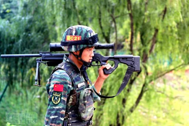 特战队员多姿势射击,燃爆眼球