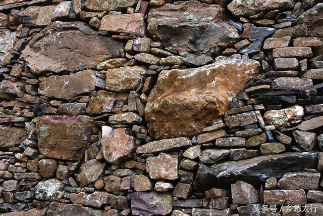 太行岩石的行为艺术