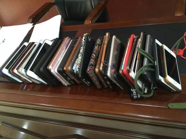 学生主动上交手机 诚信 考试