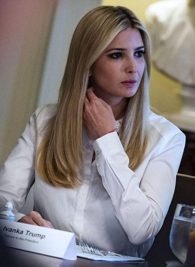 伊万卡开会白衬衫欲撑破 网友:又美又有钱又拼搏的典范