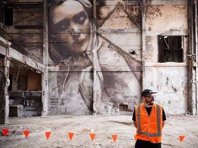 艺术家竟把一个个美女人体留在了废墟里