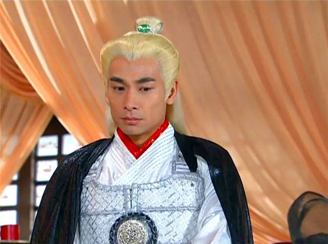 在这部电视中,赵文卓饰演的男主李君羡当年真是帅气爆棚,而贾静雯饰演