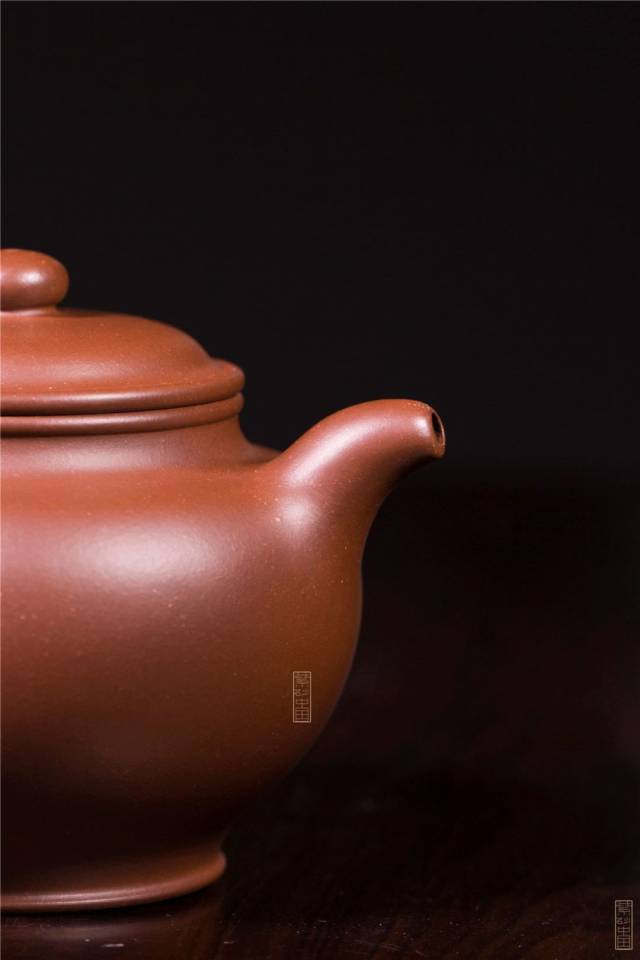 (姨夫)江苏省陶瓷艺术大师陈洪平,又拜紫砂名家承健系统学习紫砂技艺