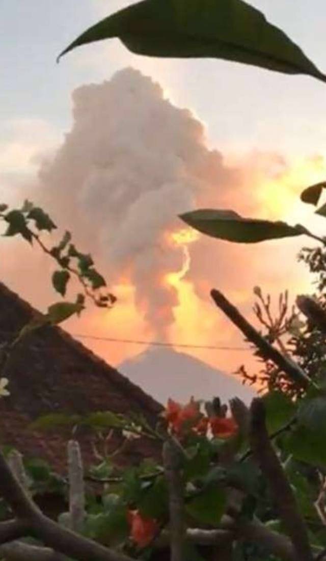 受阿貢火山噴發影響,印度尼西亞旅遊勝地巴厘島緊急關閉當地機場,並