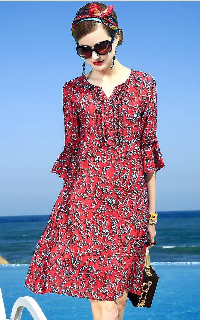 甜美碎花真丝连衣裙,大方漂亮,衣服款式时尚