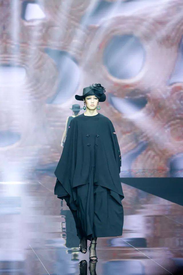 第2届中国时装设计"金顶奖"获得者刘洋作品