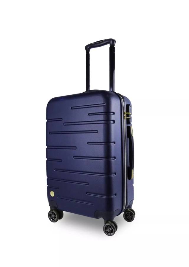 个机场免税店可以买到,在活动期间购买还可以免费获赠高级拉杆箱一个