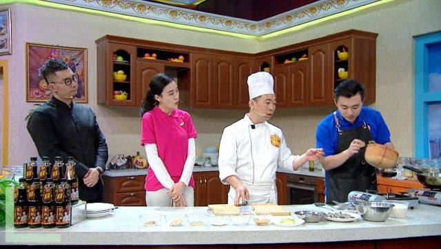 的顶级大厨,有"鲁菜大师"邓君秋,平民粥王"纪晓光","御膳传承人"姜波