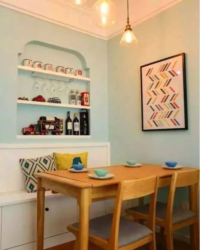 餐厅壁龛 ▼在餐厅附近也可以做一个壁龛,充当餐边柜,不管是餐具还是