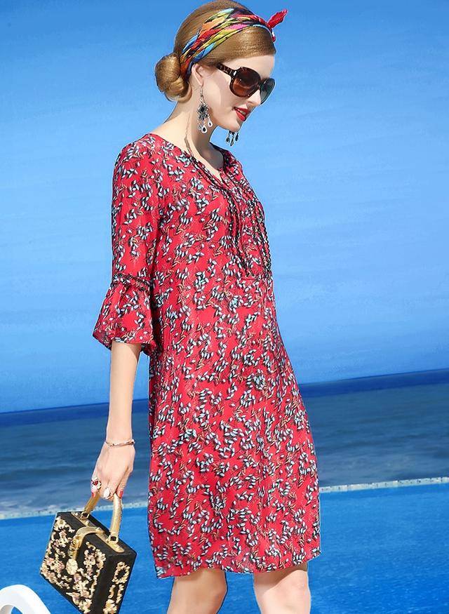 甜美碎花真丝连衣裙,大方漂亮,衣服款式时尚