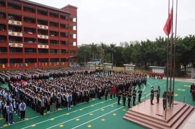 清远市凤霞中学创办于1999年,地处清远笔架山风景区,地理环境优越