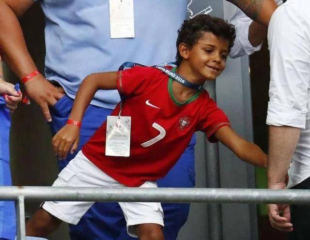 1个乔治娜所生!