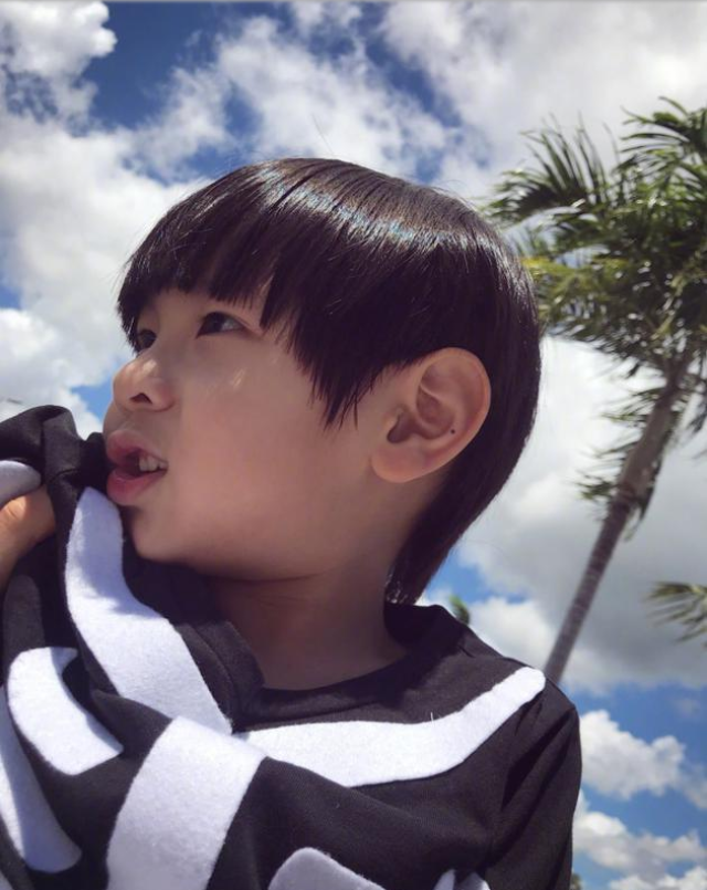 吴尊儿子max幼儿园毕业!穿骷髅装跳舞超可爱