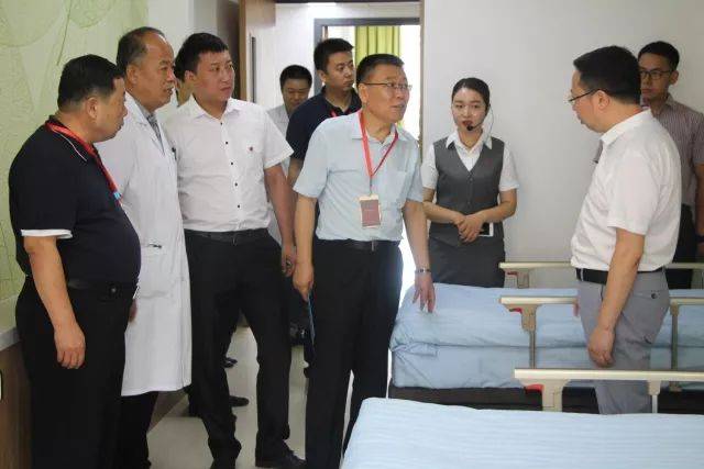 铜川市滨河新城,铜川市人民医院领导一行莅临荣华清荷园参观考察