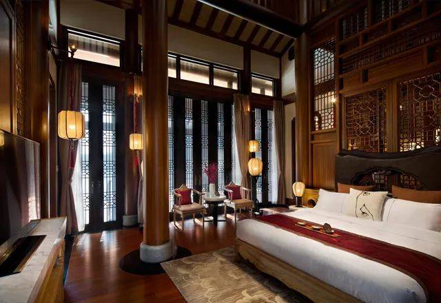 【古风犹存】~入住秘境酒店 夏玩水秋泡泉 双人自助早餐 新鲜水果点心