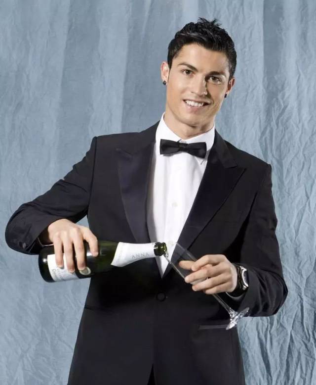 这就是你老婆熬夜看世界杯的理由!哈哈哈哈哈哈哈