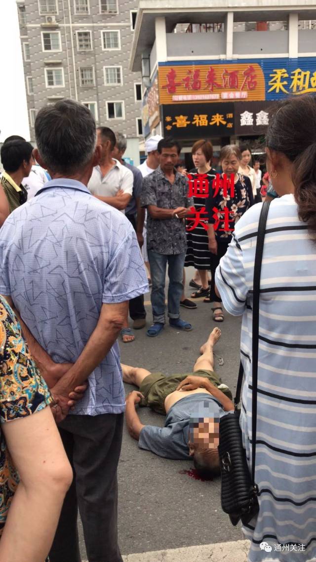 通州金乐菜市场门口发生惨烈车祸 老人当场死亡,肇事者逃逸!】