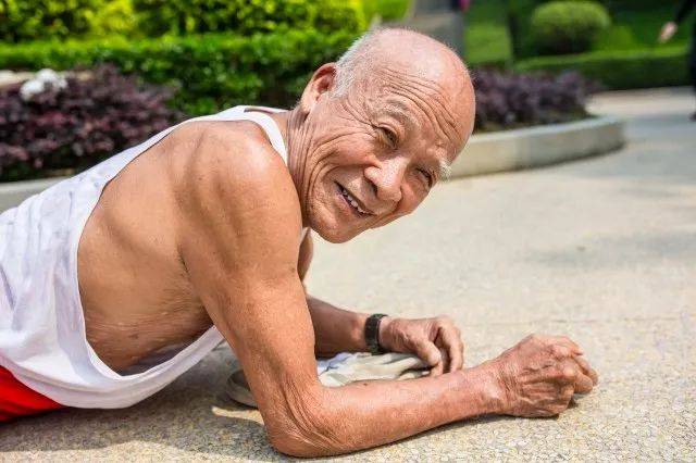 88岁的李培良老人就是一名网红