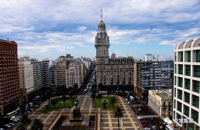 乌拉圭位於南美洲的东南部,乌拉圭河与拉普拉塔河的东岸,首都为蒙特维