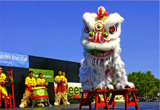 特色演艺圈节目:舞狮表演,舞狮点睛,舞狮采青,南狮/北狮·舞狮助庆