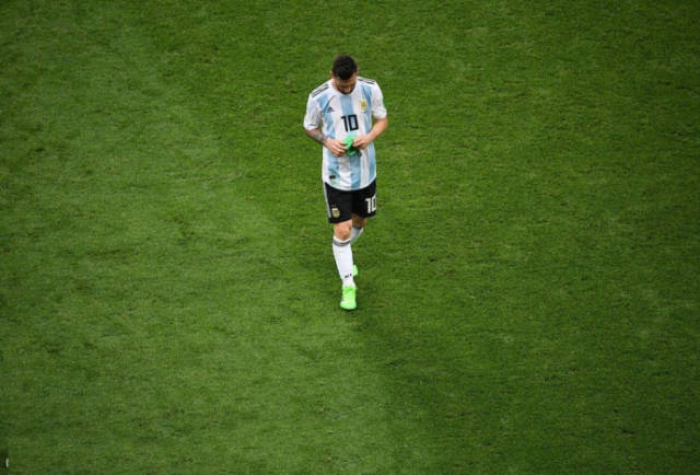 这个夜晚的主题是成长与告别!姆巴佩用足球场上的深情送别梅西