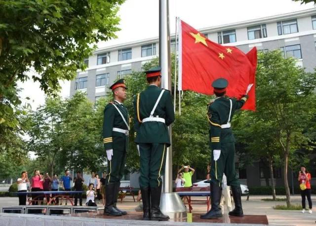 升国旗行注目礼图片,少先队员行注目礼图片,举手礼和注目礼图片(第16页)_大山谷图库