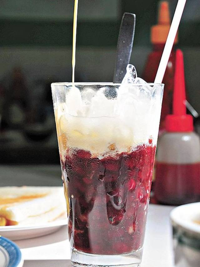 红豆冰源起香港的冰室.