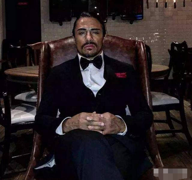 ins最火撒盐哥牛排真的好吃吗?据说撒盐的时