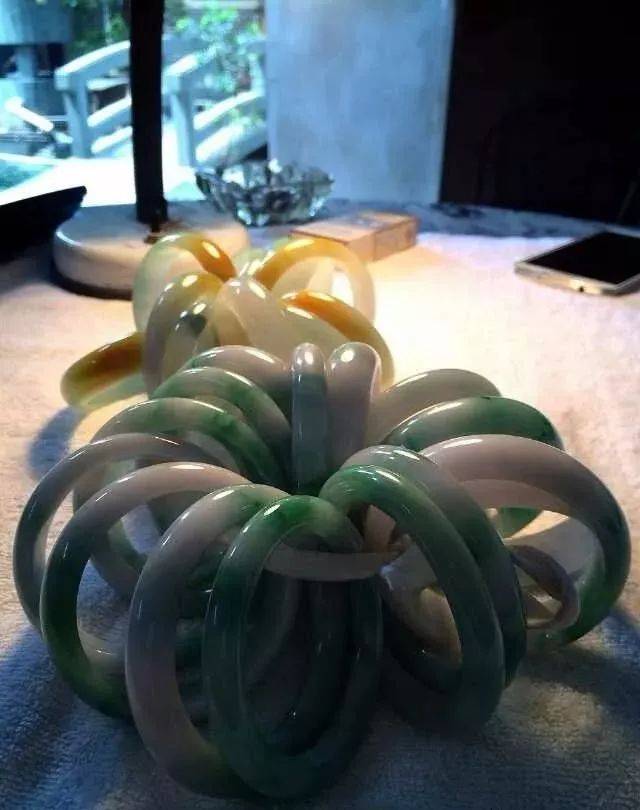 新买的翡翠需要去掉表面的蜡吗?很多人都不懂!