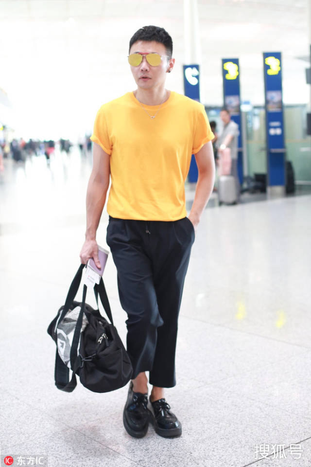 难怪能拿下杨丞琳,李荣浩身材衣品都好到没话说