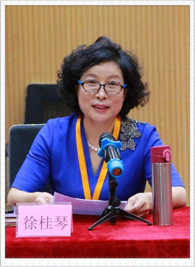 徐桂琴副会长首先向大家介绍了德信集团的成长和发展概况,对大家的到