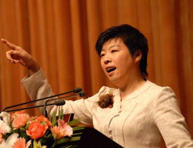 论语学者于丹为什么被抛弃?网友:跟文化无关,是市场决定的