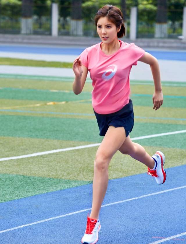 从"网红"到励志女神 赵奕欢通过跑步改变形象堪比"整容"