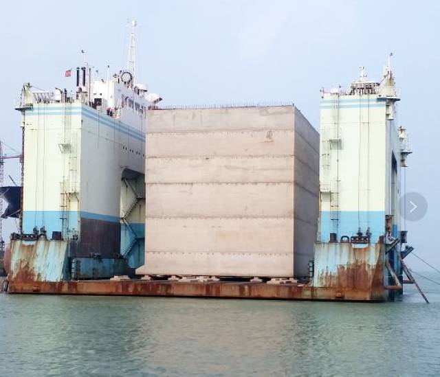 精品基地配套码头工程成品码头沉箱成功"入海"