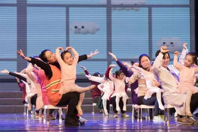 陪伴是最好的家庭教育 亲子舞蹈 快乐成长