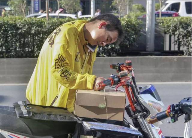 同時,高溫作業者可要求停工或縮短工時,並且 不扣工資.