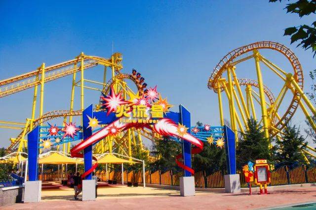 紧接着来到火流星,体验速度与尖叫