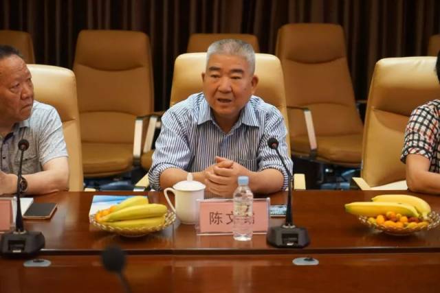 图为:莆田原副市长,市诚信促进会高级顾问林春连
