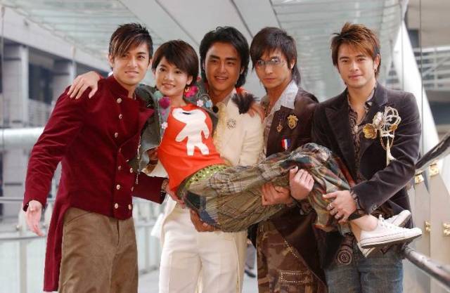 了很多偶像剧,还是两个偶像男团的成员,一个183club和一个5566组合