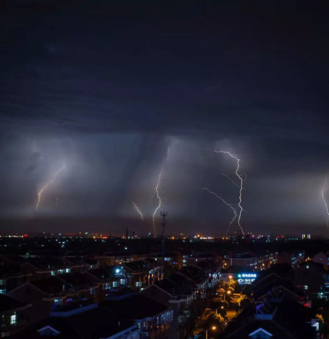 惊心动魄啊!你都不知道,他们在雷雨夜干了什么