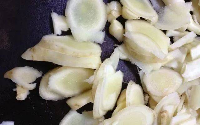 姥姥用了30年的腌黄瓜配方,又脆又好吃,腌了一