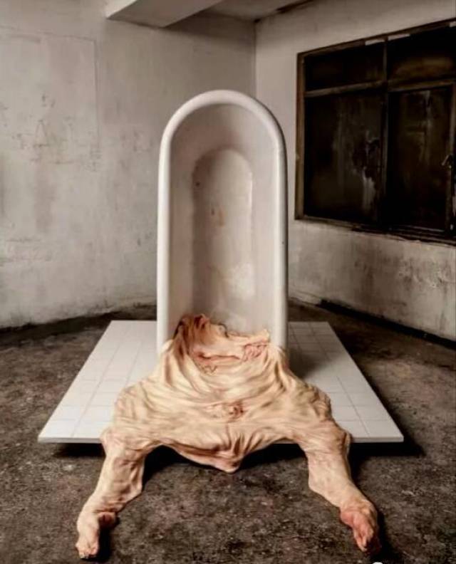 好恐怖艺术家制作的剥落皮囊太逼真看完后汗毛几乎竖起