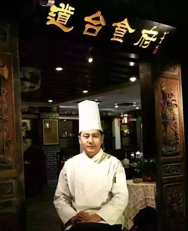 锅包肉发明人的第四代传人郑树国,出生于三代事厨的烹饪世家,曾祖父