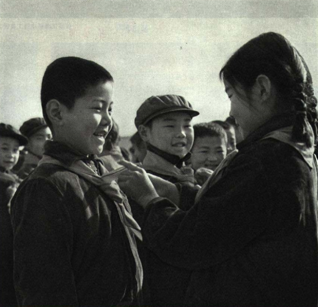 老照片: 1974年的天安门广场 全国各族人民向往的地方