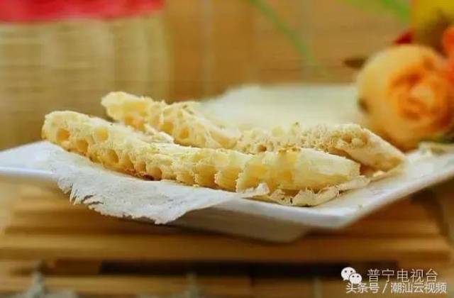 用薄饼卷起糖葱是一种"艺术活" 在采访过程中,我