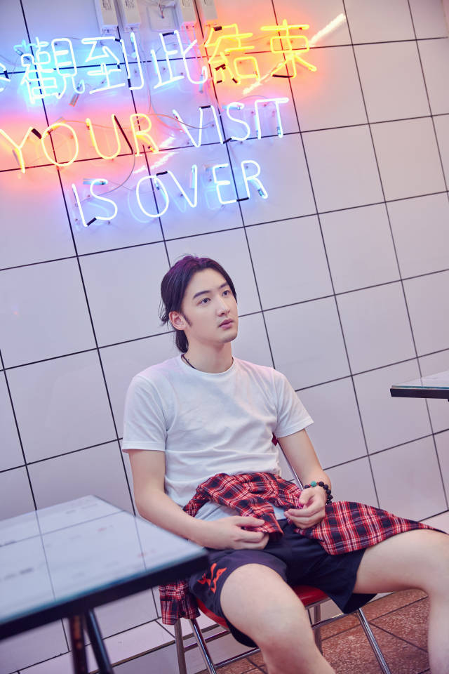 陈鹏万里港风写真 简约格调魅力依旧_手机搜狐网