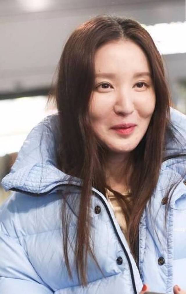 张檬整残了,如今张萌也大变脸疑似整容,网友:完全认不出