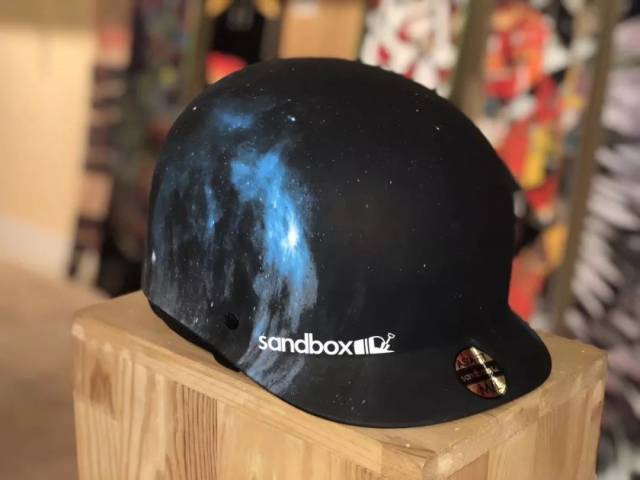 帽檐下的雪山丨sandbox头盔 18-19新品到店