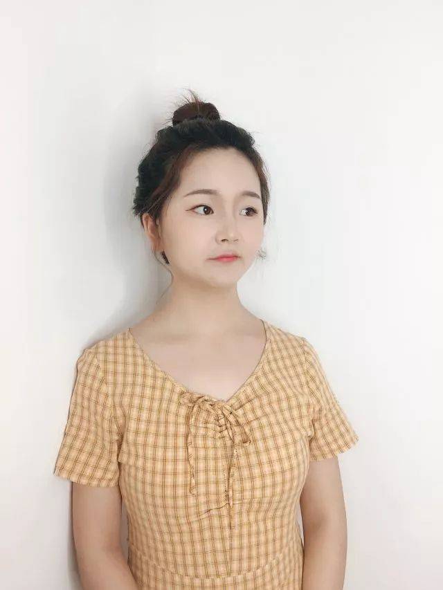 贫民窟女孩詹詹正脸来了!和杨超越相似度99.99%?