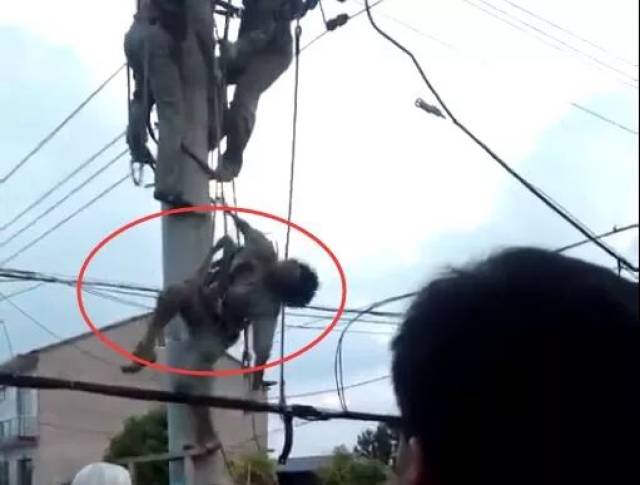两电工抢修电缆触电倒挂电杆!1人当场死亡!
